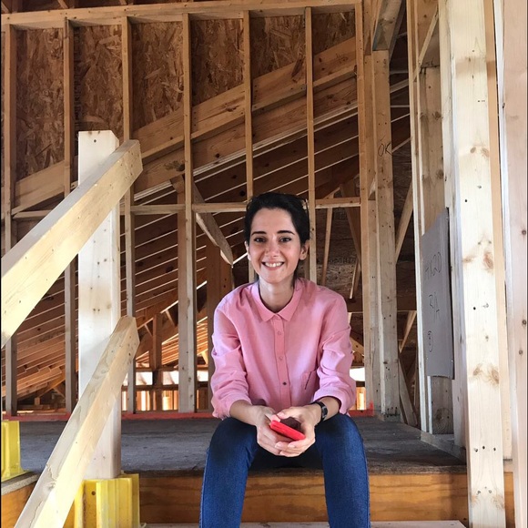 Profile Picture of Mona Mirzaie (@mnamrz) on Poshmark