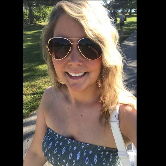 Profile Picture of Megan Connin (@meganconnin) on Poshmark