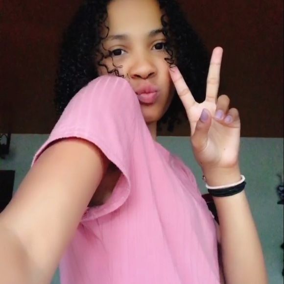 Leila Pratt - Poshmark Profile Picture of Leila Pratt (@leilapratt) on Poshmark