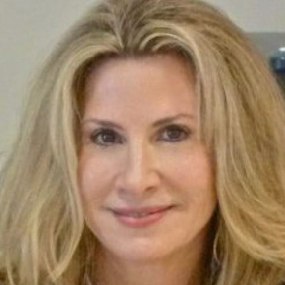 Profile Picture of Gigi Phillips (@imagelove) on Poshmark