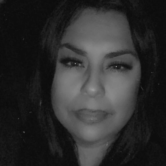 Profile Picture of Lisa Sanchez (@reylis) on Poshmark