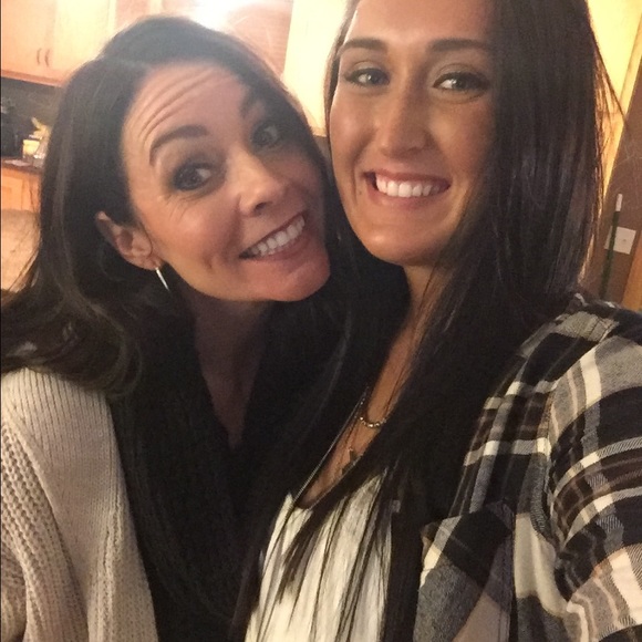 Profile Picture of Becky Lobash (@rebeccalobash) on Poshmark
