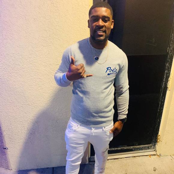 Profile Picture of Dat Dudejk (@flawater) on Poshmark