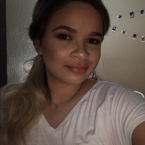 Profile Picture of N. Ramirez (@nakairaramirez) on Poshmark