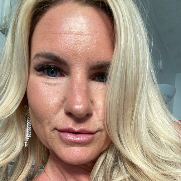 Profile Picture of Lori Zamora (@lorizamora23) on Poshmark