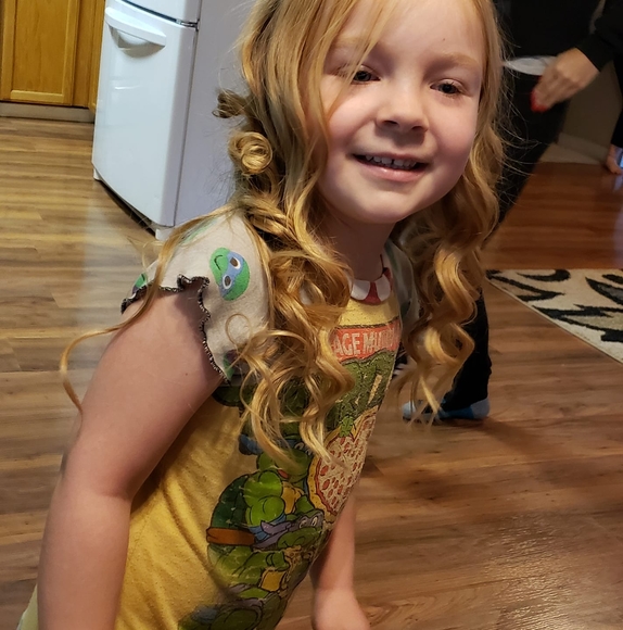 Profile Picture of Laurie Cantzler (@laurie02h) on Poshmark