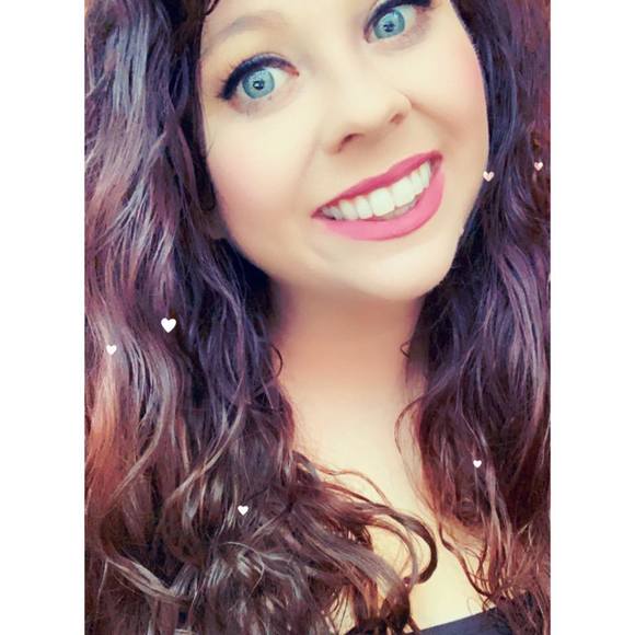 Profile Picture of Danielle Hinkelman (@hinky08) on Poshmark