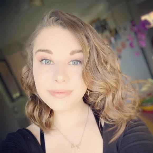 Profile Picture of Bailey Whelan (@baileywhelan) on Poshmark