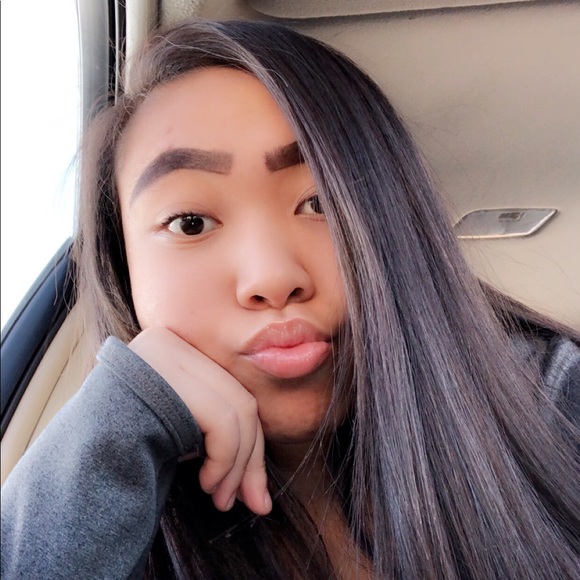 Cateline Hayden - Poshmark Profile Picture of Cateline Hayden (@catelinehayden) on Poshmark