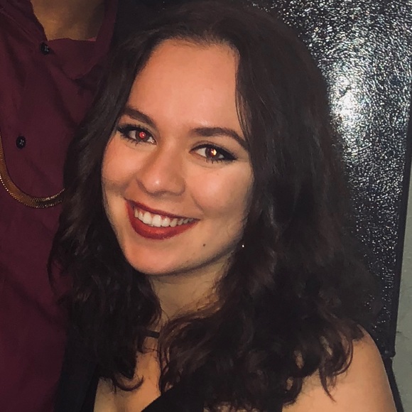 Profile Picture of Zyhra Hamzaj (@zhamzaj) on Poshmark