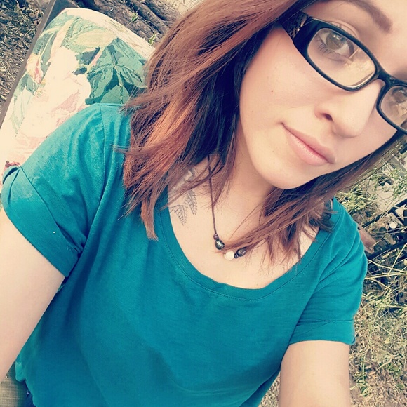 Profile Picture of Alexa Franco (@alebritxx) on Poshmark