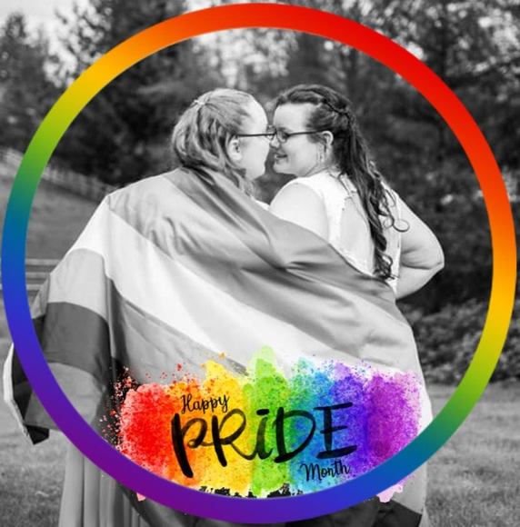 Profile Picture of Sarah Gizinski (@twiztedturtle) on Poshmark