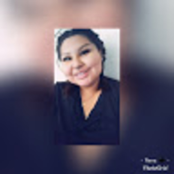 Profile Picture of Delrena Poyer (@delrenap2298) on Poshmark