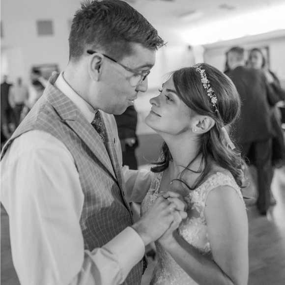 Profile Picture of Aimee Geistfeld (@aimsterleest) on Poshmark