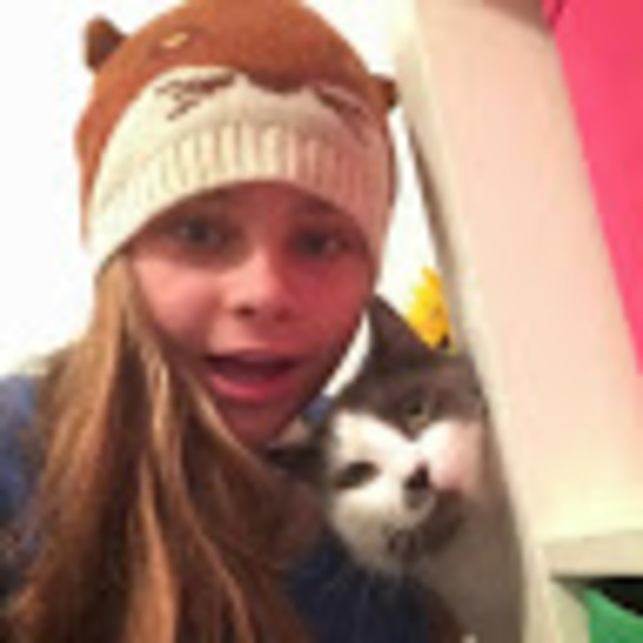 Profile Picture of Alix Mackillop (@alixmackillop) on Poshmark