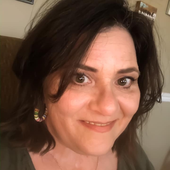 Profile Picture of Allison Harper (@harperaw) on Poshmark