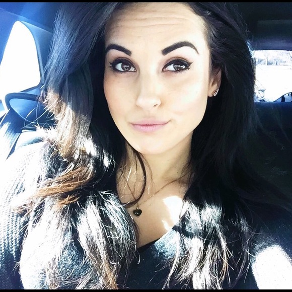Profile Picture of Alexa Martin (@amartin91) on Poshmark