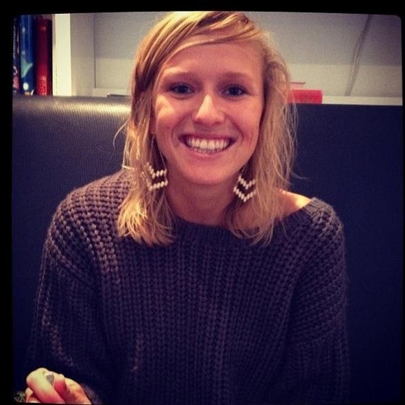 Profile Picture of Julia Borjeson (@julialborjeson) on Poshmark