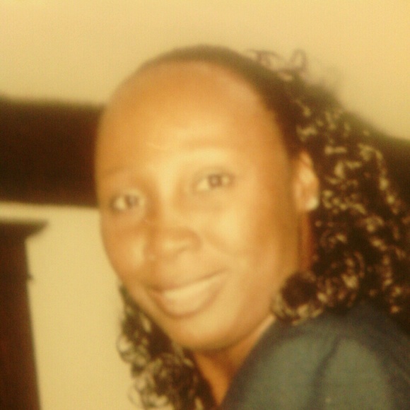 Profile Picture of Sharron Moore (@sharronmoore2) on Poshmark