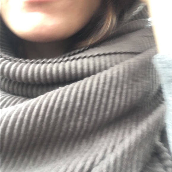 Profile Picture of Mary Akbary (@maryarin) on Poshmark