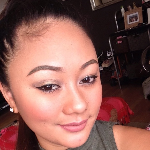 Profile Picture of Pam Simon (@pamfsimon) on Poshmark