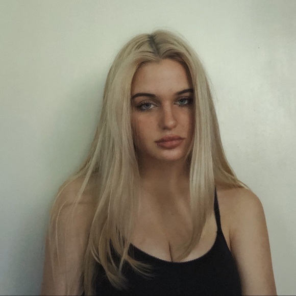 Profile Picture of Mage Walker (@mage_w) on Poshmark