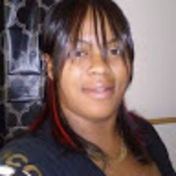 Profile Picture of Danielle Fluker (@drfluker1224) on Poshmark