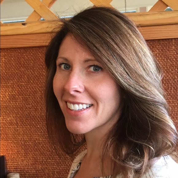 Profile Picture of Eve Wohlert (@evewohlert) on Poshmark