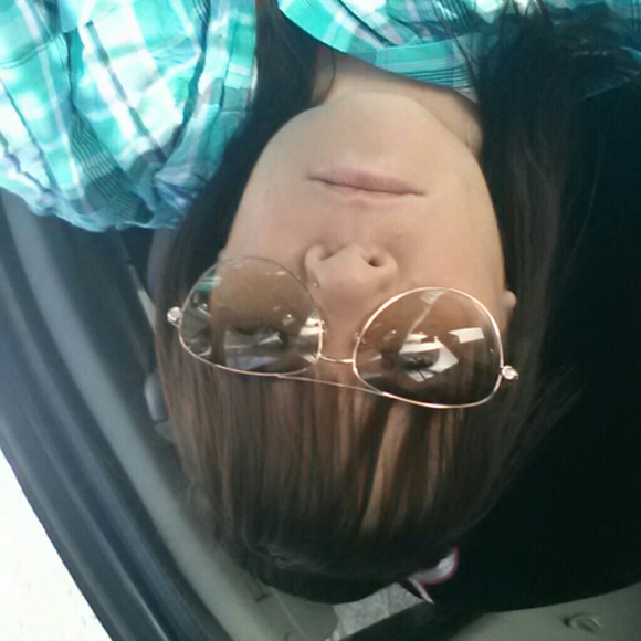 Profile Picture of Kristen Przybyla (@attentionpleez) on Poshmark