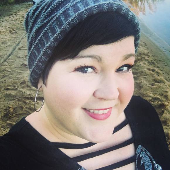 Profile Picture of Honey Sharp (@virtualhoney) on Poshmark