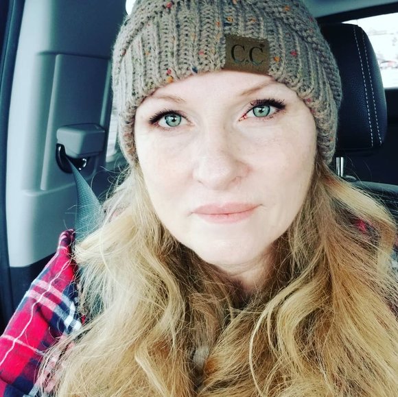 Profile Picture of Jo Dee (@fedupinutah) on Poshmark