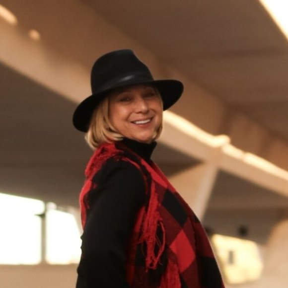 Profile Picture of Sari Schrepferman (@sschrep) on Poshmark