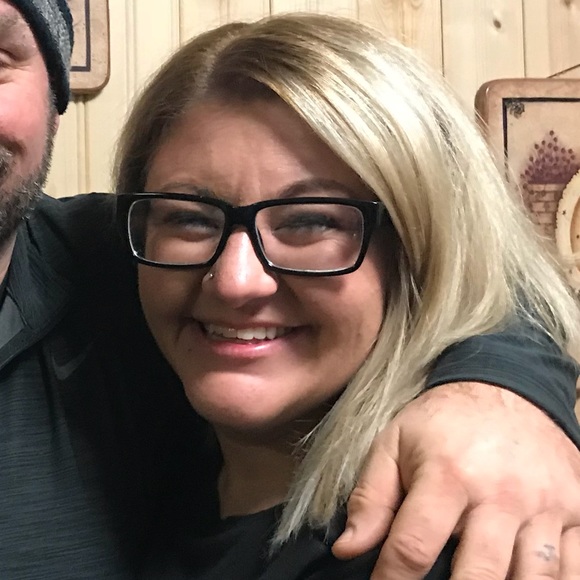 Profile Picture of Jenna Pyle (@jennapyle8504) on Poshmark