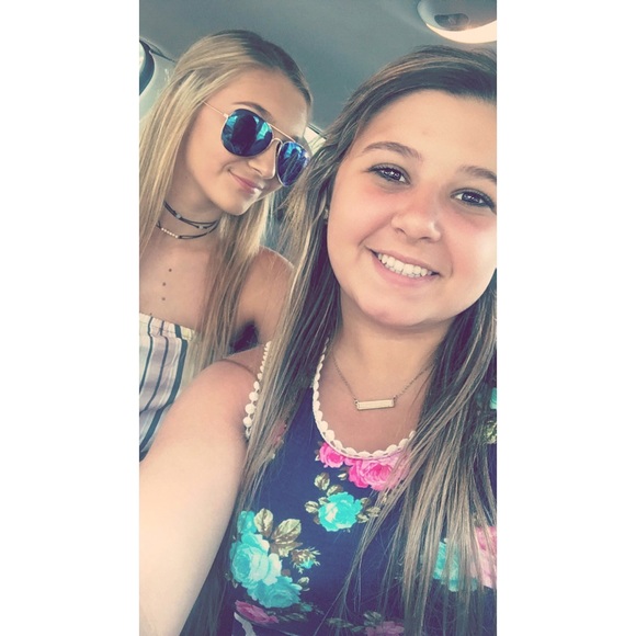 Profile Picture of Brittany Anderson (@brittbrooke0421) on Poshmark