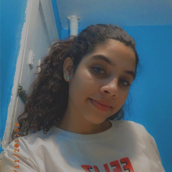 Profile Picture of Crisell Daneri (@criselldaneri) on Poshmark