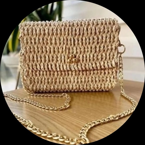 Profile Picture of Daniela zambrano Zambrano (@danycalderon27) on Poshmark