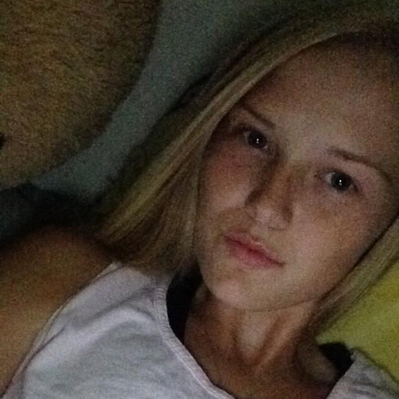 Profile Picture of Kelli Hurt (@khurt15) on Poshmark