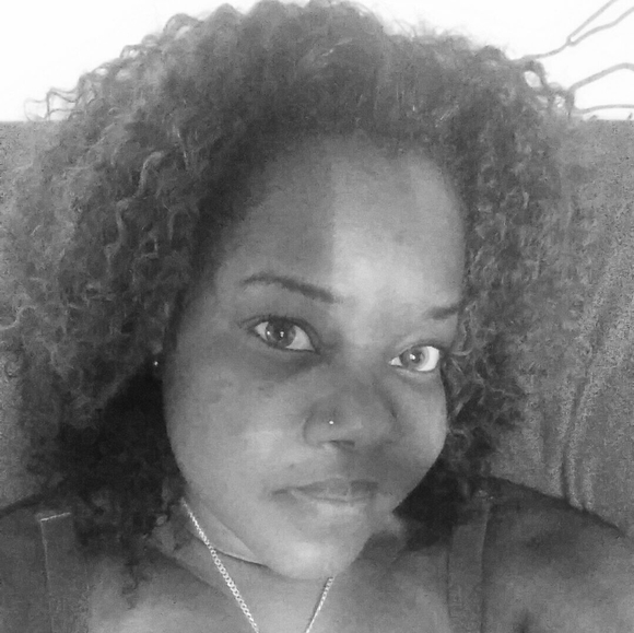 Profile Picture of Carrie Campbell (@charity115) on Poshmark