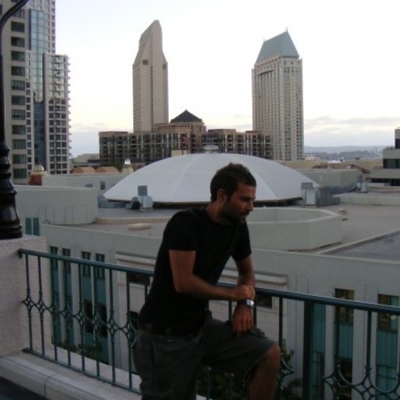 Profile Picture of Ahmet Ozcan (@ahmetmanson) on Poshmark