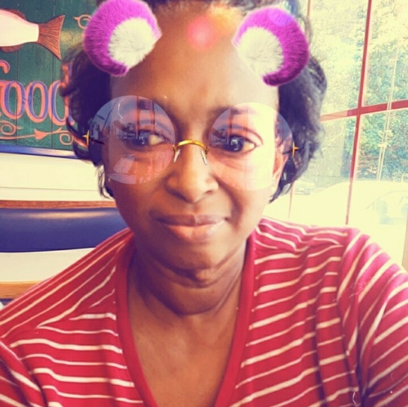 Profile Picture of Teresa Silmon (@tcsilmon) on Poshmark