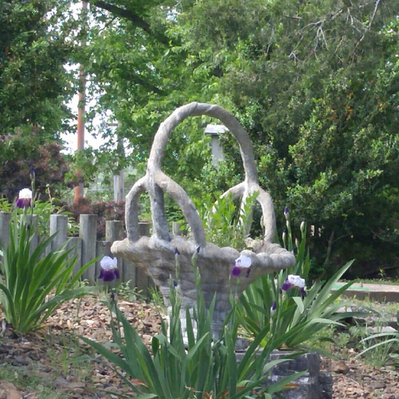 Profile Picture of Lori Blevins (@loribow22) on Poshmark