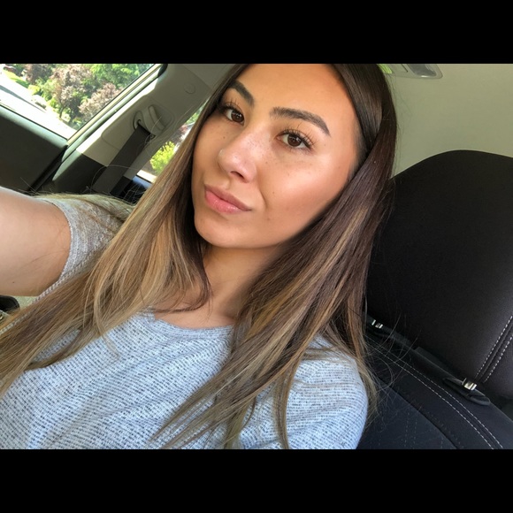 Profile Picture of Haley Wienecke (@haleymasae) on Poshmark