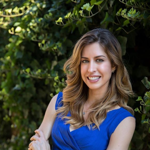 Profile Picture of Lisa Manuccia (@lisamanuccia) on Poshmark