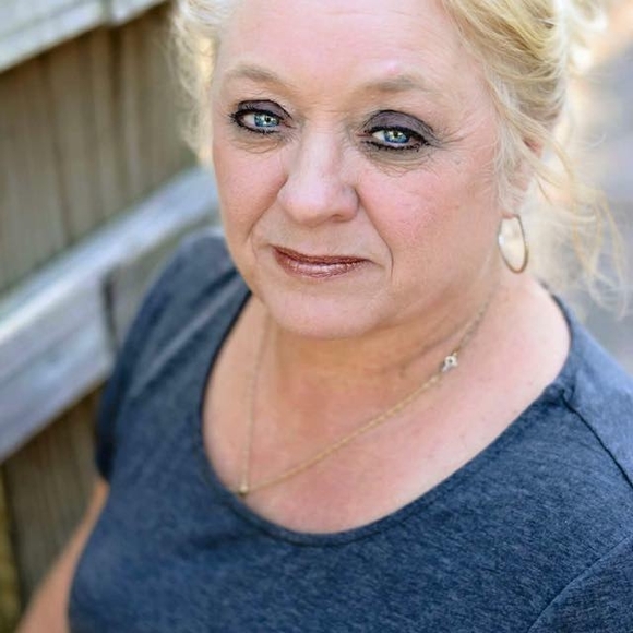 Profile Picture of Ellen Bailey (@ellen_bailey) on Poshmark