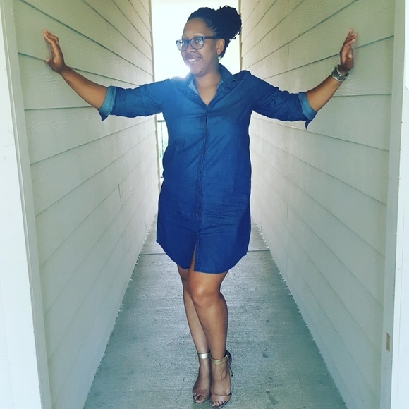 Profile Picture of Cheryl Andrews (@cheyl1976) on Poshmark