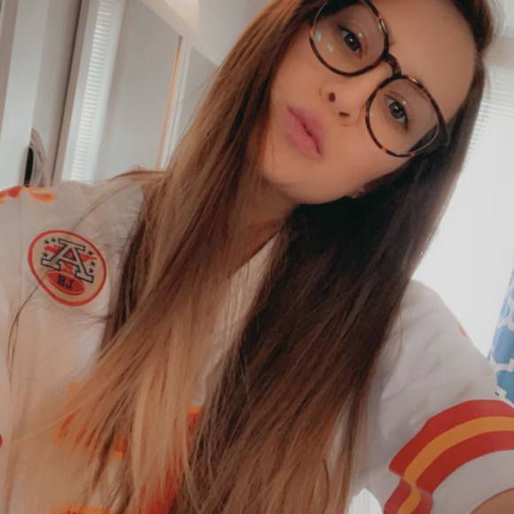 Bailey Boyer - Poshmark Profile Picture of Bailey Boyer (@bailz4realz) on Poshmark