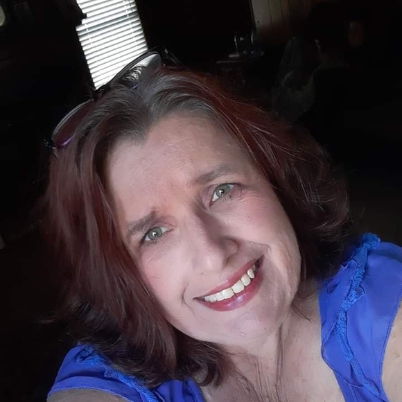 Profile Picture of Katie Sinclair (@katiesinclair98) on Poshmark