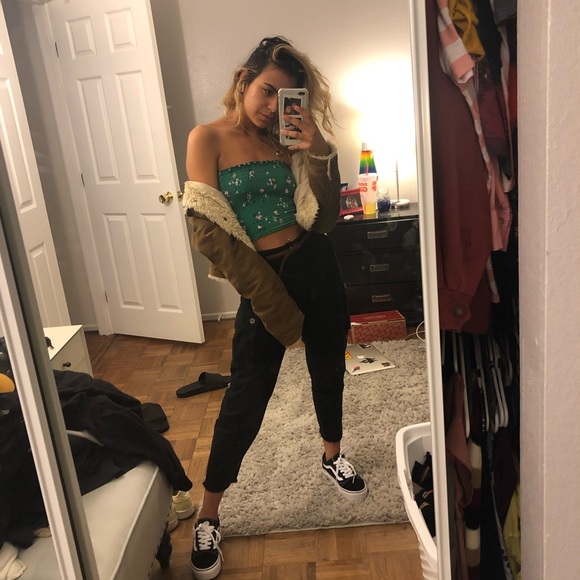 Katrina Poncedeleon - Poshmark Profile Picture of Katrina Poncedeleon (@liittlewhiskers) on Poshmark