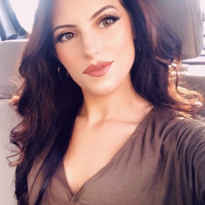 Profile Picture of Ashley (@ashleyrossi76) on Twitter