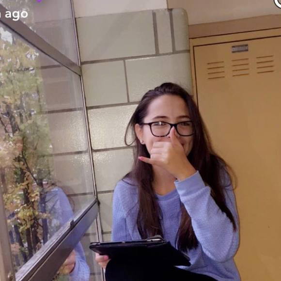 Profile Picture of Anya Noury (@anyanoury) on Poshmark